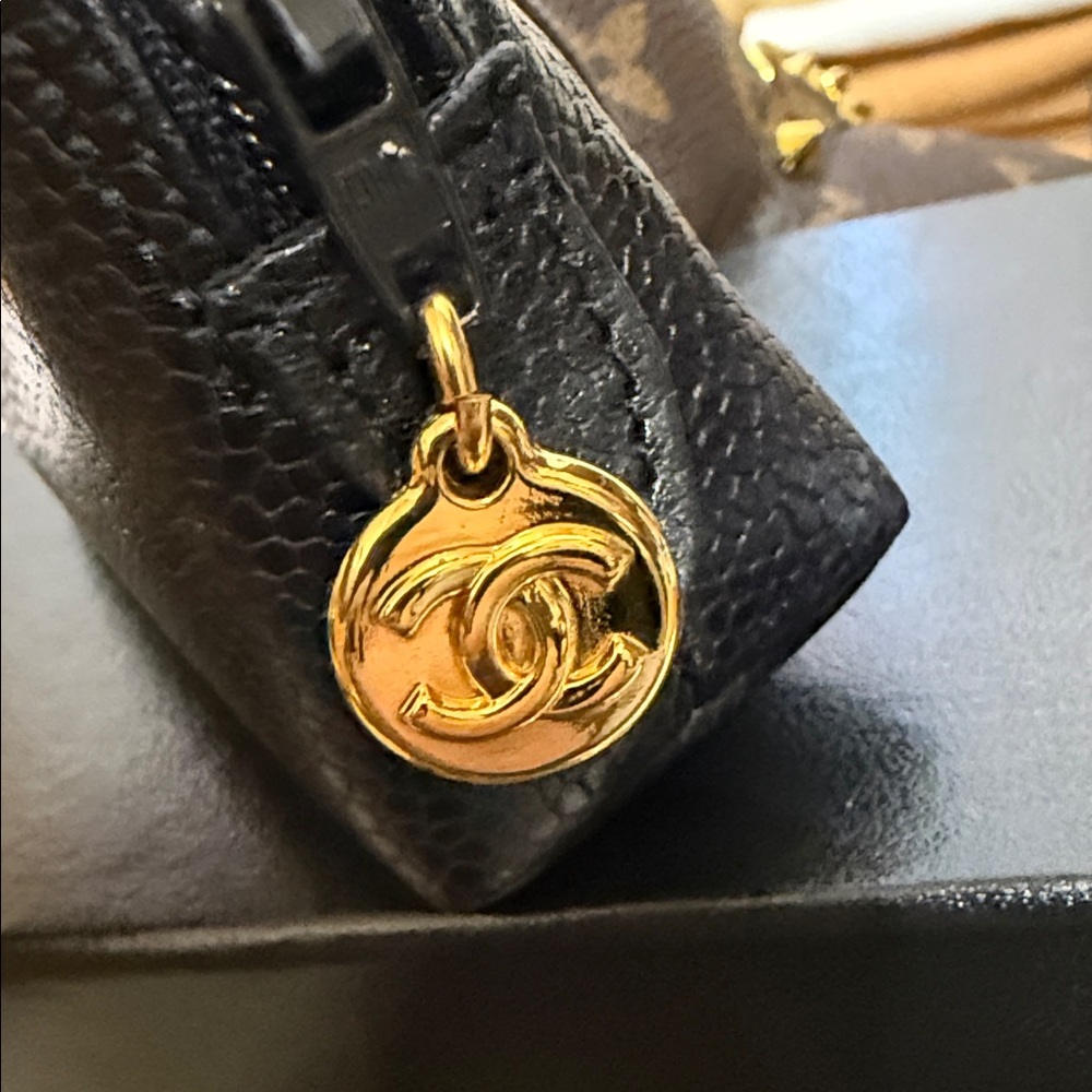 CHANEL Black Grained Leather Cosmetic Case - Picture 5 of 9